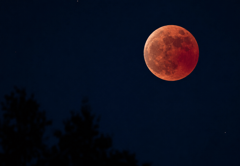 Nouvelle éclipse lunaire : il faudra se lever tôt pour voir la Lune rougir Nouvelle éclipse lunaire : il faudra se lever tôt pour voir la Lune rougir